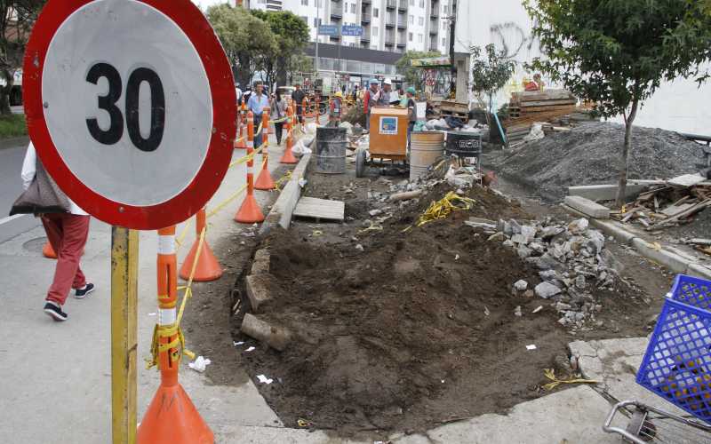 Las obras se realizan entre El Triángulo (calle 54) y una cuadra más abajo de Cristo Rey (calle 44). Tramo 3  Carrera 23 entre calles 52 a 51  Contratista: José Mario Giraldo Encizo  Estado: Instalan las plaquetas. Faltan acabados.  75%