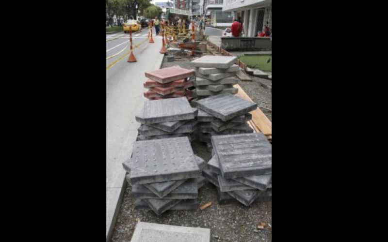 Las obras se realizan entre El Triángulo (calle 54) y una cuadra más abajo de Cristo Rey (calle 44). Tramo 2  Carrera 23 entre calles 53, 53A y 52. Contratista: ingeniero Carlos Antonio Valencia  Estado: Falta instalar plaquetas y hacer acabados. Entre las calles 52 y 53 instalan las plaquetas.  75%