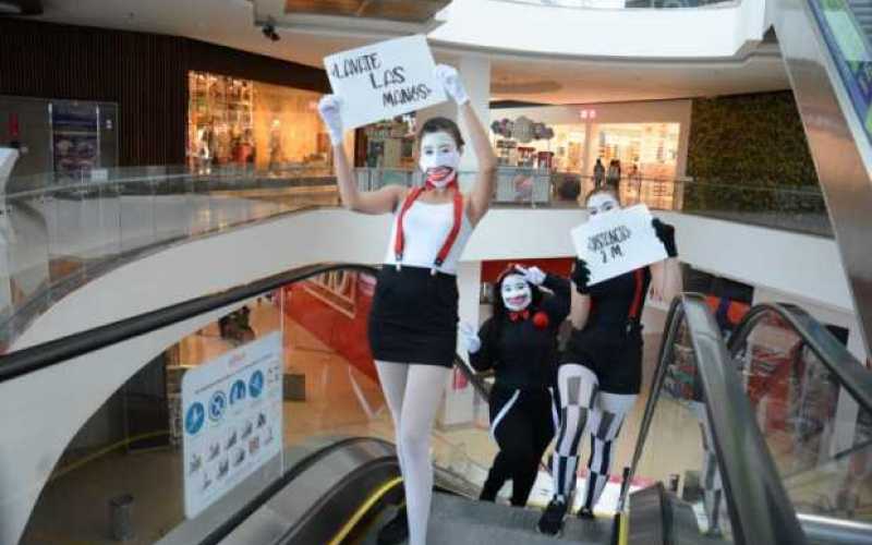 Foto | Freddy Arango | LA PATRIA campaña de distanciamiento en Mall Plaza. 