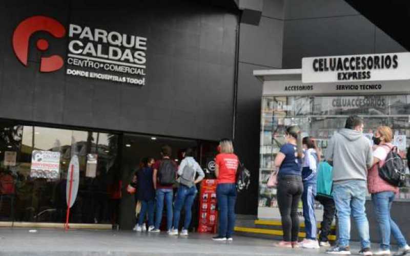 Foto | Freddy Arango | LA PATRIA Ingreso al centro comercial Parque Caldas