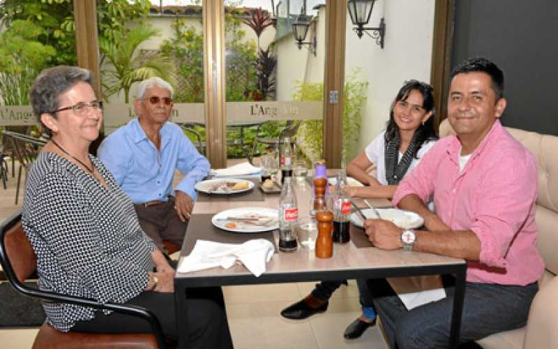 Foto | José Fernando Tangarife | LA PATRIA Amparo Cardona, Jesús Mongelvert Calle, César Calle y Mónica Calle.