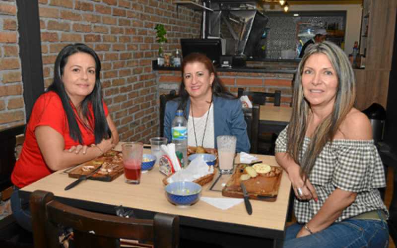 Foto | José Fernando Tangarife | LA PATRIA Sandra Patricia Ospina, Olga Esperanza Jaramillo y Gloria Lucía Pava.