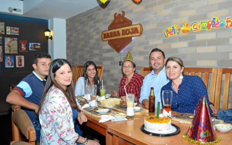 Foto | José Fernando Tangarife | LA PATRIA Ángela Buitrago, Walter Sánchez, Laura Henao, Flor María Pavas, Víctor Hugo Buitrago 