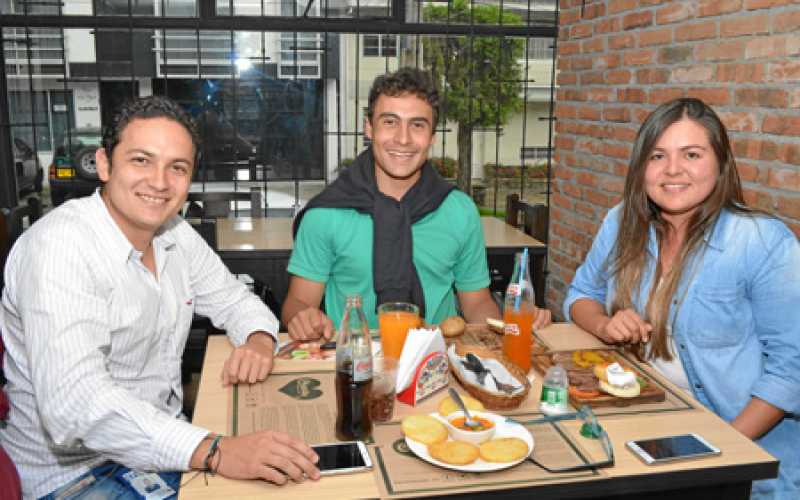 Daniel Esteban Ramírez, Jorge Abadía García y María Camila Correa.