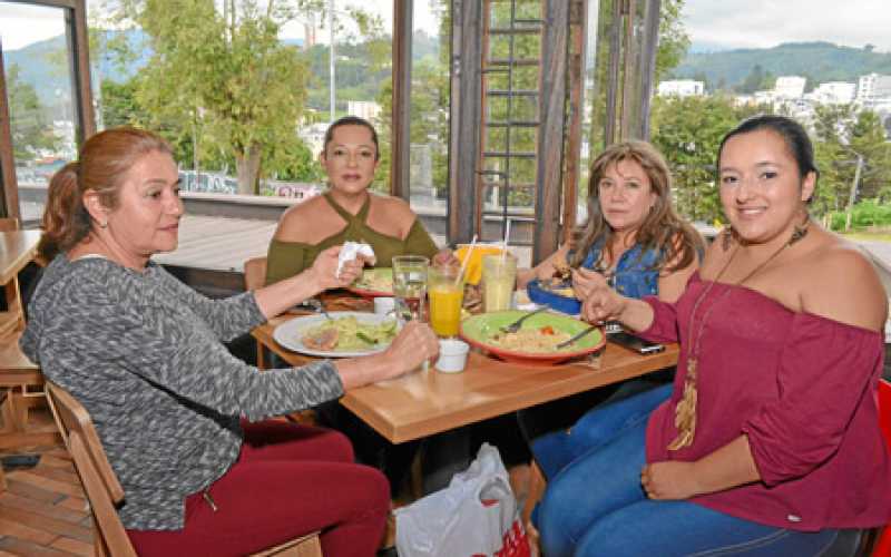 Gloria Gil, María Gladys Franco, María Inés Castaño Salazar y Juliana Aristizábal.