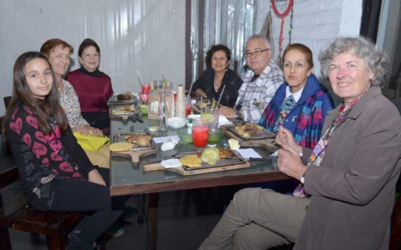 Sofía Sanint, Clara Inés Sanint, María Helena Estrada, Nancy Delgado, Hernán Giraldo, Pilar García y Ute Teske.