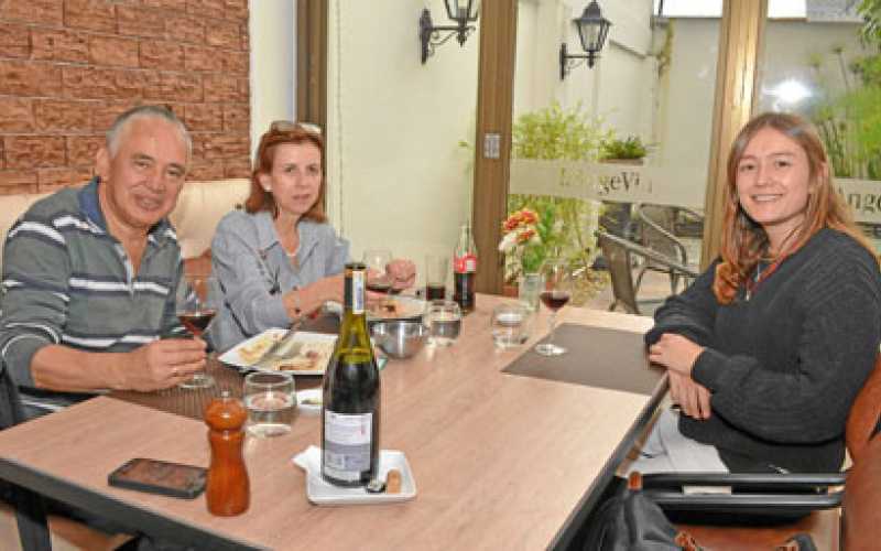 Pedro Nel Londoño, Alba Dolores López y Ángela María Londoño.