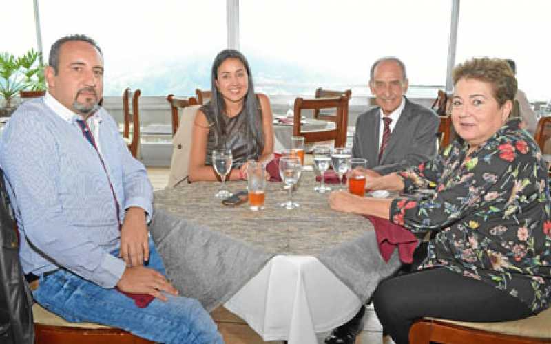 Jaime Augusto Sanz, Valentina Sanz, Jaime Enrique Sanz y Fabiola Mejía de Sanz.