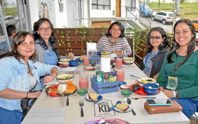 Natalia Castaño, Ghennie Rodríguez, Sandra Milena Ospina, Carolina Feuillet Hurtado y Lucimar Gómes Dias.