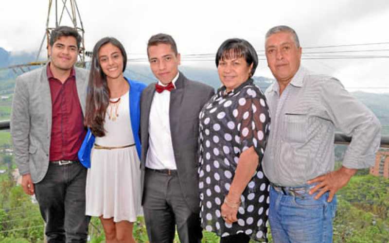 Julián Esteban Atehortúa Lozano, Sofía Serna Grajales, José David Atehortúa Lozano, María Nancy Lozano Jiménez y Jorge Atehortúa