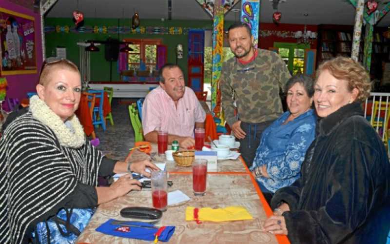 Gloria Elena Osorno, Alberto Giraldo, Cristian Aponte, María Elena Zuluaga y Blanca Elena Osorno Gil.