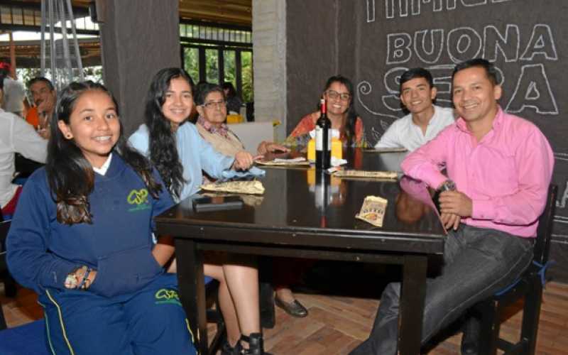 Isabella Sánchez Rodríguez, Natalia Sánchez Rodríguez, Margarita Sánchez, Luz Nancy Rodríguez, Daniel Sánchez Rodríguez y Luis S