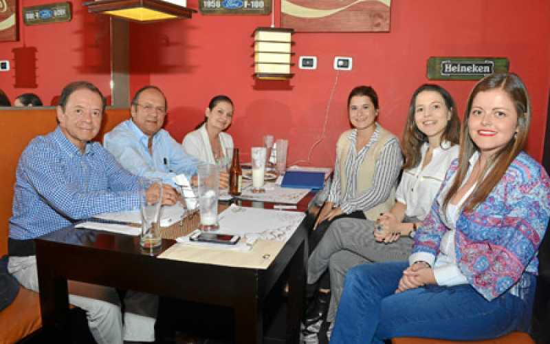 Guillermo Pineda, Augusto Londoño, Marcela Escobar y Valentina Llano, de Manizales Más; Ana Burcharth, de la Fundação Dom Cabral