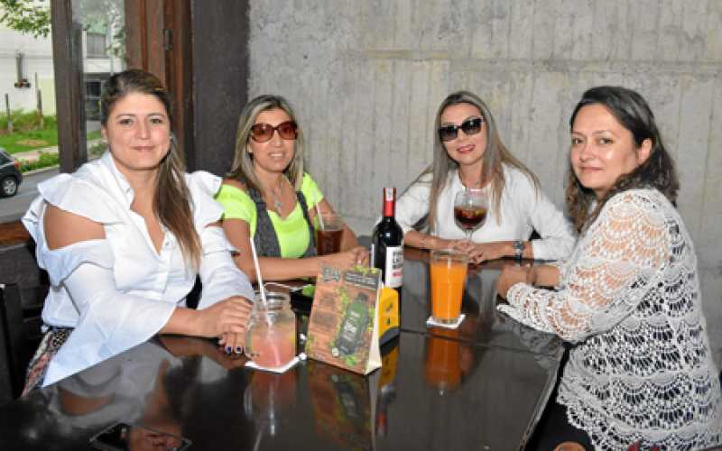 Lina Patricia Silva, Mery Suárez, María Fernanda Cáceres y Beatriz Giraldo.