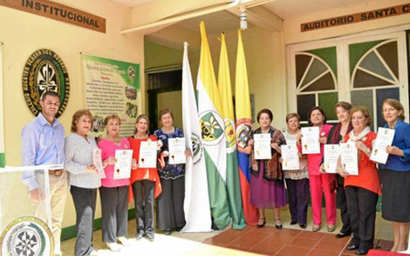 Mario Andrés Díaz González, rector del Colegio Nuestra Señora del Rosario; Josefina Casas Ramírez, Susana Ospina Jaramillo, Herl