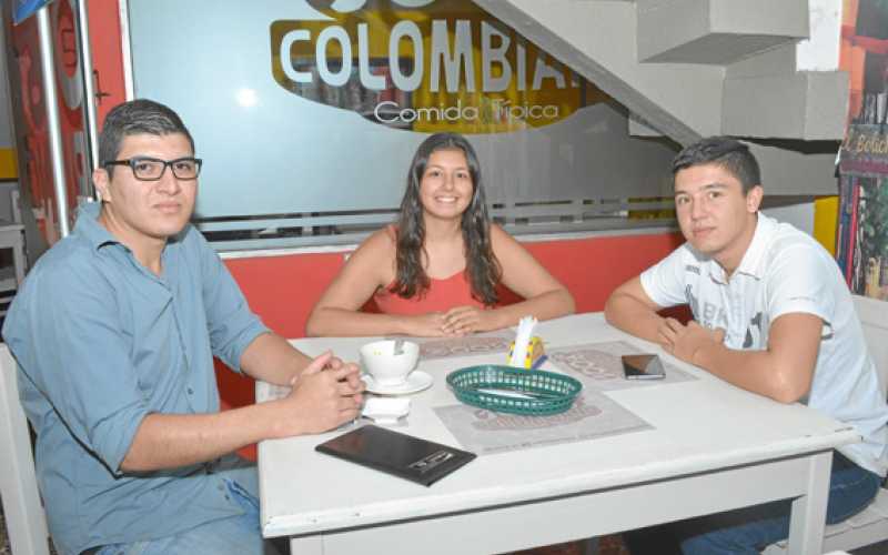 Nelson Herrada, Manuela Cetina y Sebastián Cetina.