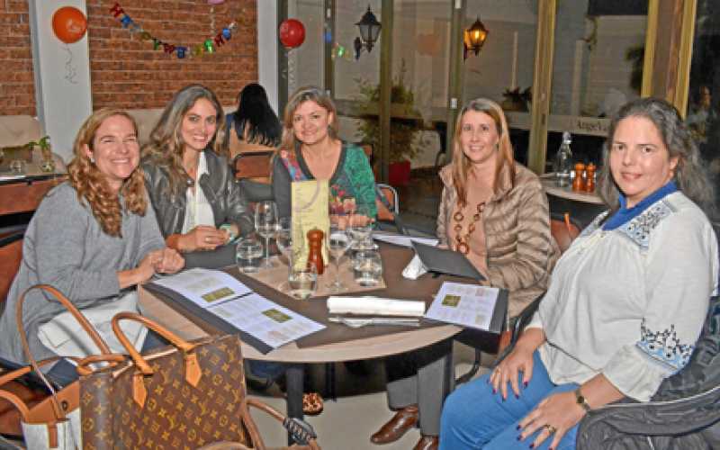 Ana María Arango, Alejandra Sanint, María de la Paz Botero, María Fernanda Toro e Irene Silva Mejía.