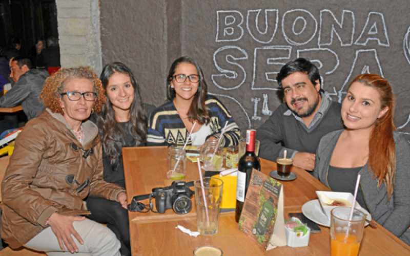 Constanza Fraume Restrepo, Daniela Pérez, Carolina Giraldo Orozco, Juan David Jurado Ocampo y Marcela Correa Duque.