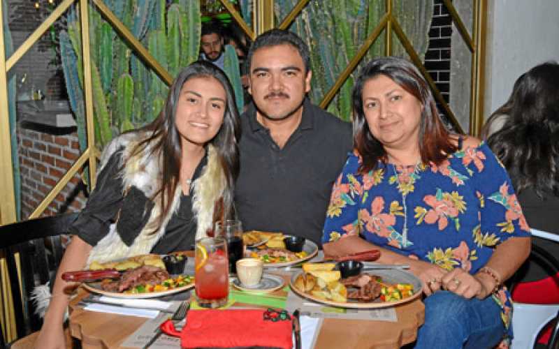 Natalia García, César García y Ximena Ortiz.