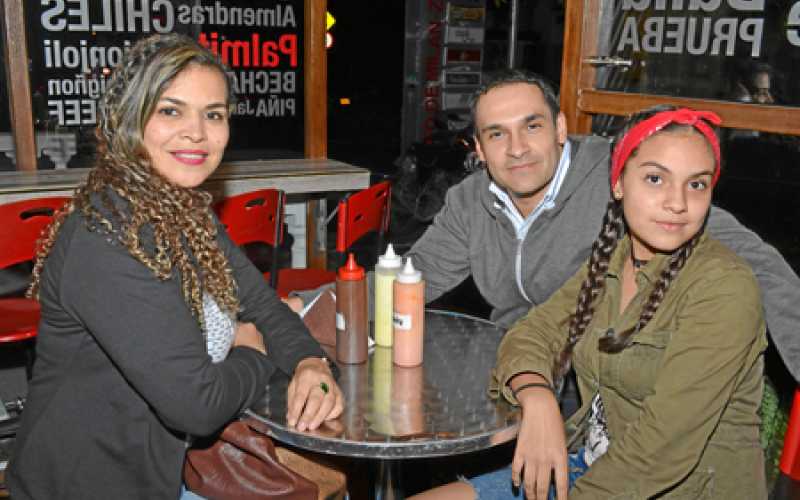 Luz Mary Guzmán, Leonardo Duque y María Fernanda Duque.