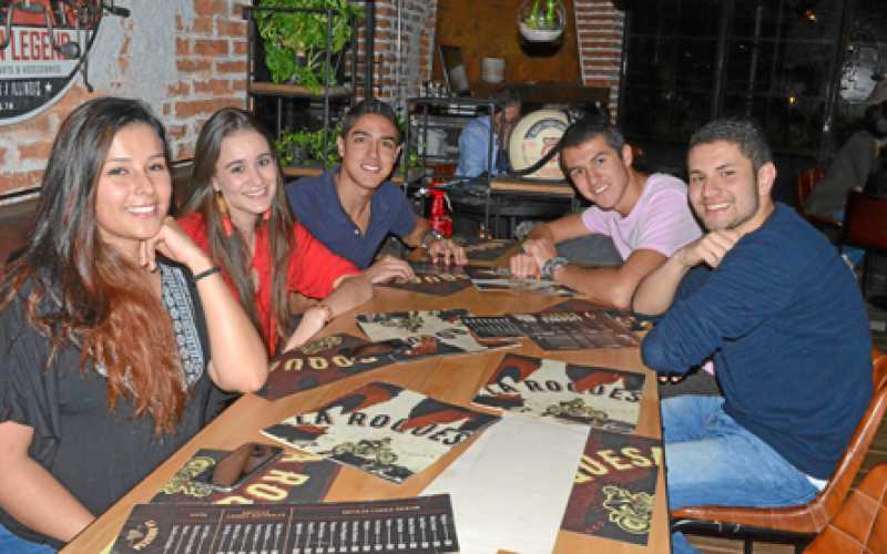 Mariana Escobar, Andrea Gómez, Santiago Betancourt, Pablo Ospina y Alejandro Galindo.