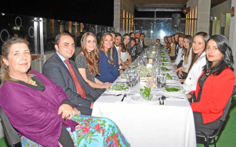 Asistentes a la comida que se ofreció en homenaje a Sara Asmar.