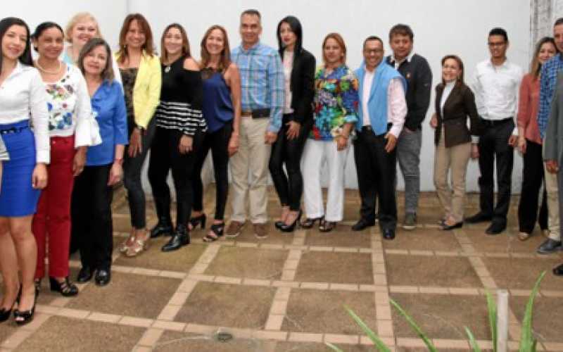 Asistentes al almuerzo que estuvo presidido por el director territorial Diego Franco Molina.