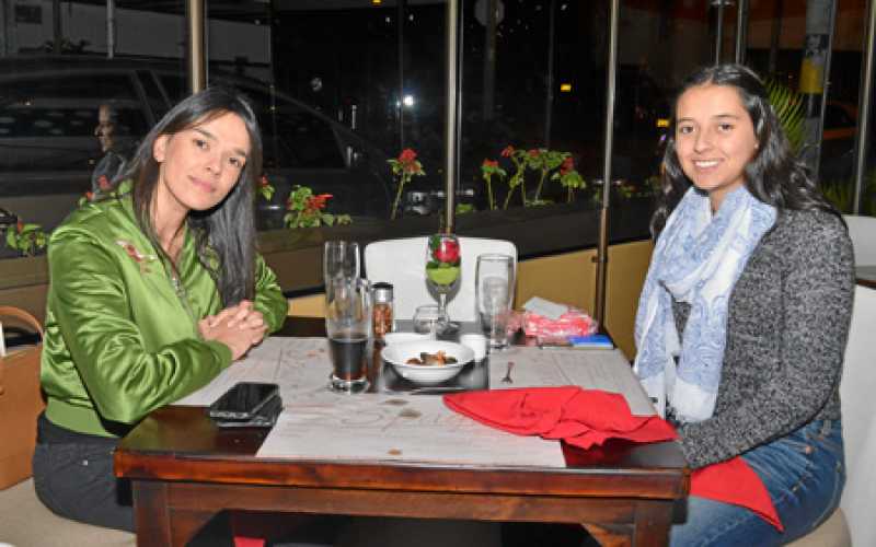 Juliana Laverde Valencia ofreció una comida en el restaurante Spago para celebrar el grado de Bachiller de Sofía Laverde, quien 