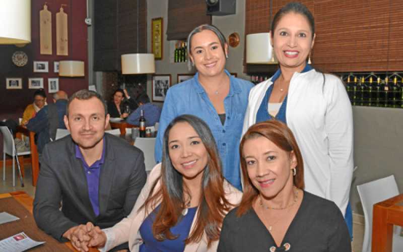 Felipe Cubillos Soto, Yeimi Pinilla Arroyave, Diana Patricia Vera, Adriana Mendieta Cañas y Paula Juliana Herrera Hoyos.