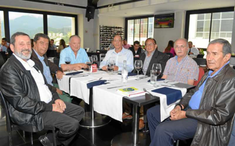 Jaime Pinzón, Gonzalo Sánchez, Darío Urrea, Luis Arturo Rosado Salgado, Camilo Santamaría Muñoz, Alejandro Dávila y Édgar Aristi