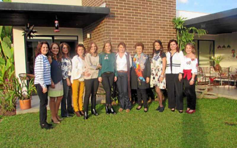 Adriana Vélez Ocampo, Cristina Londoño Osorio, Mónica Saffon Anzola, María Mercedes Gutiérrez Henao, Elsa Uribe Gómez, Daniela V