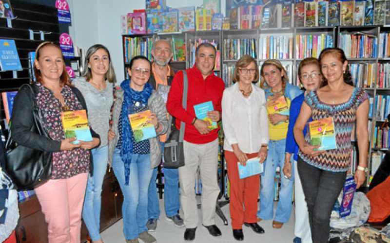 María Victoria Gutiérrez, Verónica Hernández, Yolanda Torres, Fanny Bernal Orozco – Expositora, Aníbal Bustamante, Elmer Carrasc