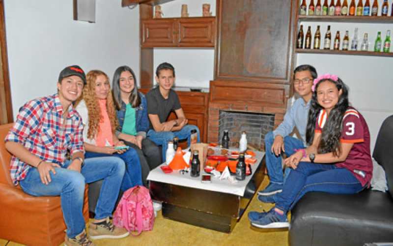 Juan Manuel Cardona Duque, Catalina García, Raquel Isaza, Samuel Ortiz, Juan David Alzate y Andrea Cárdenas Gaviria.