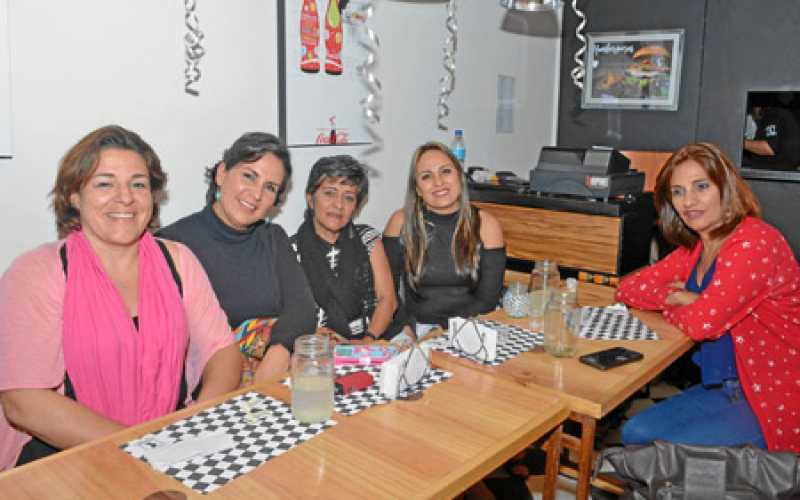 Andrea Ramírez, Sandra Marcela Sarria, Vilma Luceny Trujillo, Janeth Patricia Sarria Motoa y Tere Trujillo.