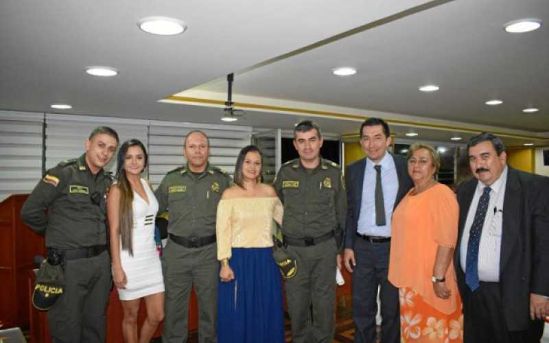 Foto | Cortesía | LA PATRIA Teniente coronel Juan José Contreras Ocampo, comandante Estación Chinchiná; Érika Jhoanna Cardona, c