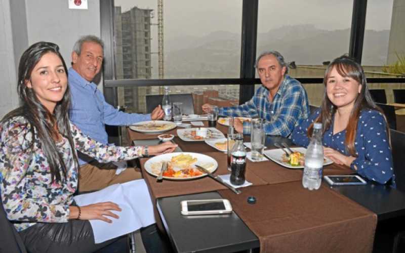 Foto | José Fernando Tangarife | LA PATRIA Lorena Botero Toro, Juan Queirolo, representante de la empresa Labocer de Perú; Rober