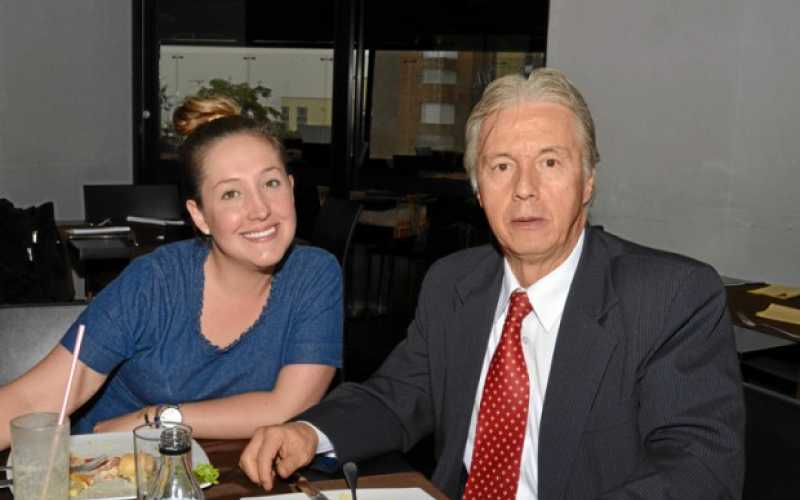 Foto | José Fernando Tangarife | LA PATRIA Carlos Enrique Cárdenas Aristizábal invitó a su sobrina Ángela María Cárdenas Ospina 