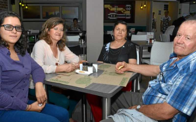 Natalia Osorio, María Jesús Jaramillo, Amparo Sánchez y Aldemar Jaramillo.