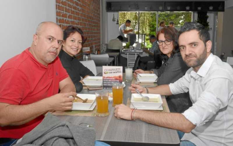 Víctor Hugo Ochoa Gómez, Karen Correa, Angélica Serna y Wilson Gómez.