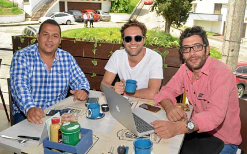 Simón Ramírez Alzate, Lorenzo Giraldo Salazar y Damián Jozame se reunieron en un almuerzo de trabajo en el restaurante Rústiko.