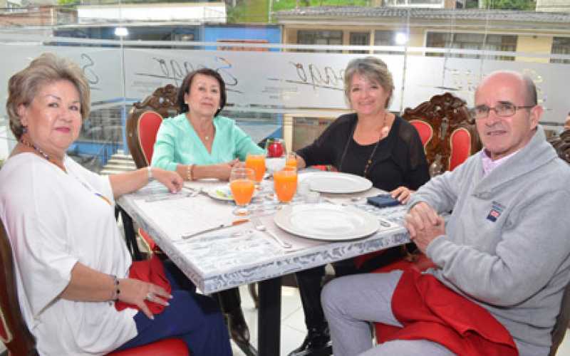 Dora Inés Botero Ángel, Elizabeth Uribe Rubio, Ana Robledo Márquez y Gerardo Giraldo Giraldo.