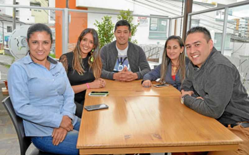 Sandra Bibiana Escobar, Natalia González, Camilo Álvarez, Beatriz Giraldo y César Serna.
