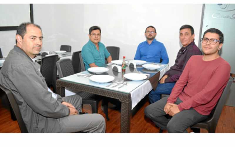 Fernando Rincón, Mario Marín, Ómar García, Marco Calderón y Marco Felipe Calderón.