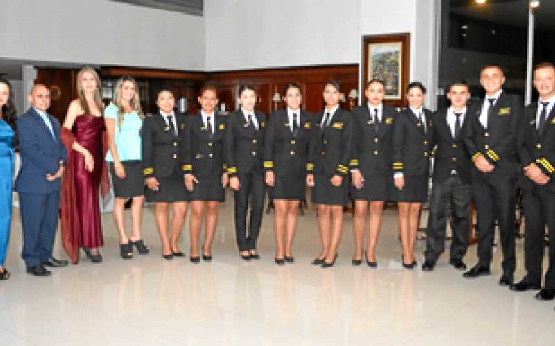 César Castellanos, Paola Marcela Villegas, Jairo Cardona, Jéssica Torres e Ilián Liseth Gil, directivos de la Academia Nacional 