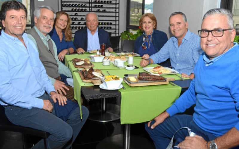 Luis Miguel Mejía, Manuel Galvis, Patricia Mejía, Fernando Mejía, Gladis Gómez de Mejía, José Ignacio Mejía y Juan Fernando Mejí