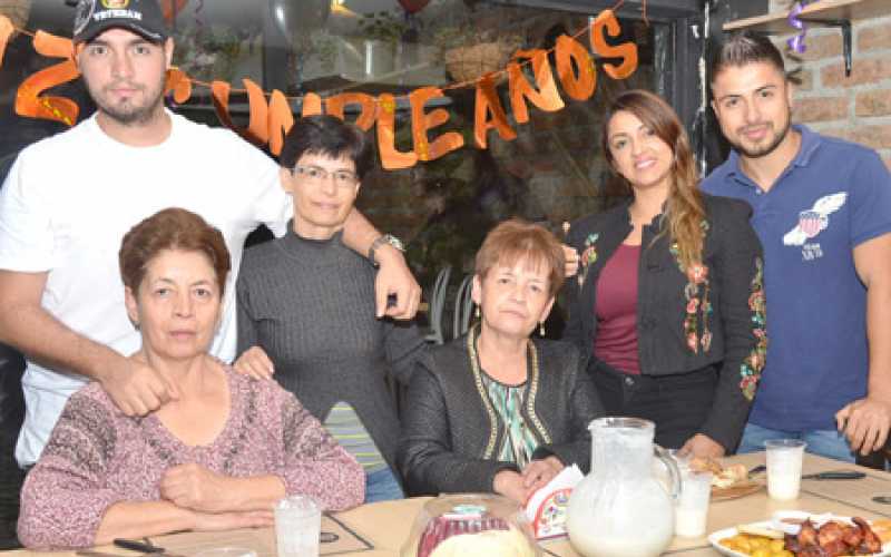 Cristian Serna, Luz Stella Ospina, Juliana Cañón, Juan Camilo Cardona, Ruby Ospina y Consuelo Ospina Quintero.
