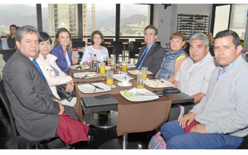 Sergio Torres Pacheco y Jisela Rubio, de la UTVT; Claudia Patricia Henao, Luz Ángela Velasco Escobar e Iván Escobar Escobar, de 
