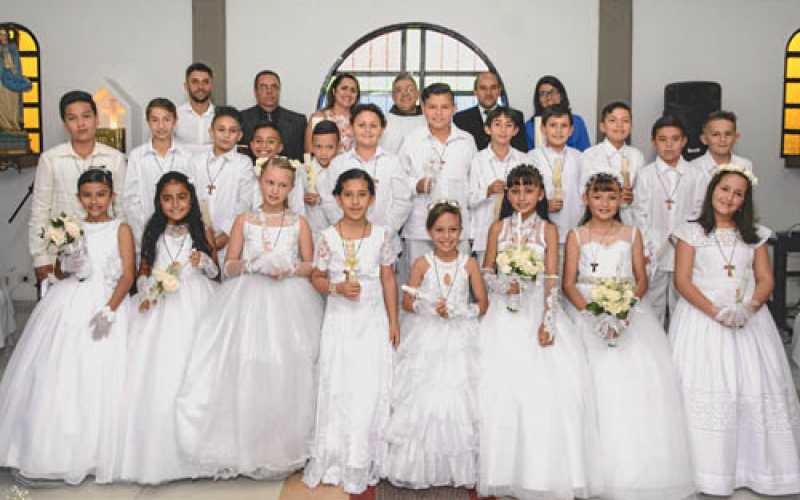 Niños que recibieron su primera comunión en ceremonia que se celebró el 30 de septiembre en el Colegio Agustín Gemelli.