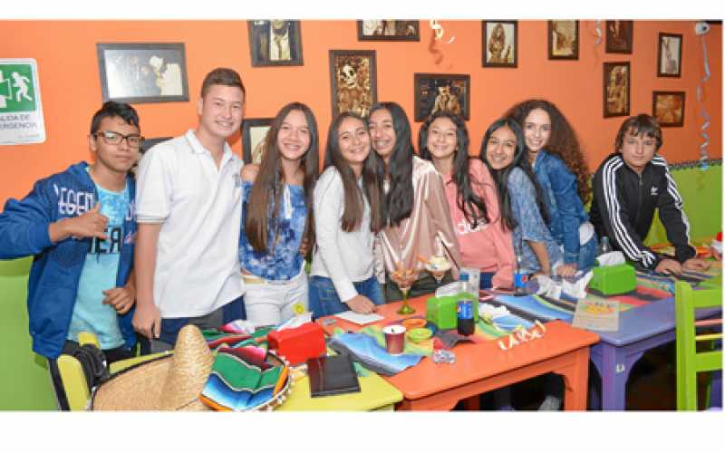 Santiago Ochoa, Augusto Becerra, Valeria Pulgarín, Andrea Lopera, Valentina Jaramillo, Laura Castañeda, Ana Sofía Jiménez, Ana S