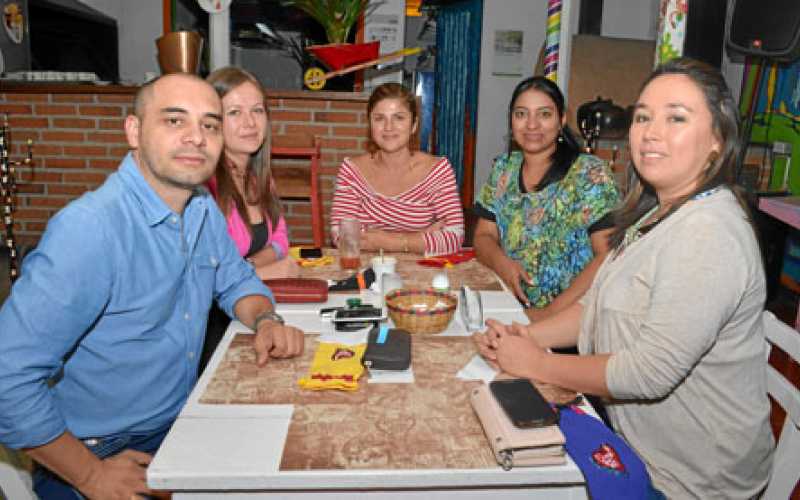 Julián López, Lina María Díaz, Juliana Bernal, Viviana Giraldo y Alexandra Amador.